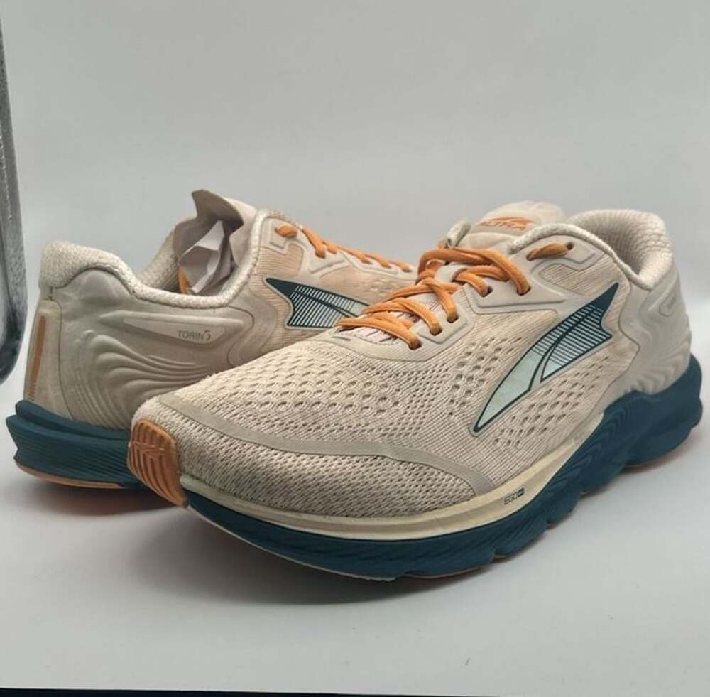 Womens Altra Torin 5 athletic, running shoes, size 8.5, dusty pink